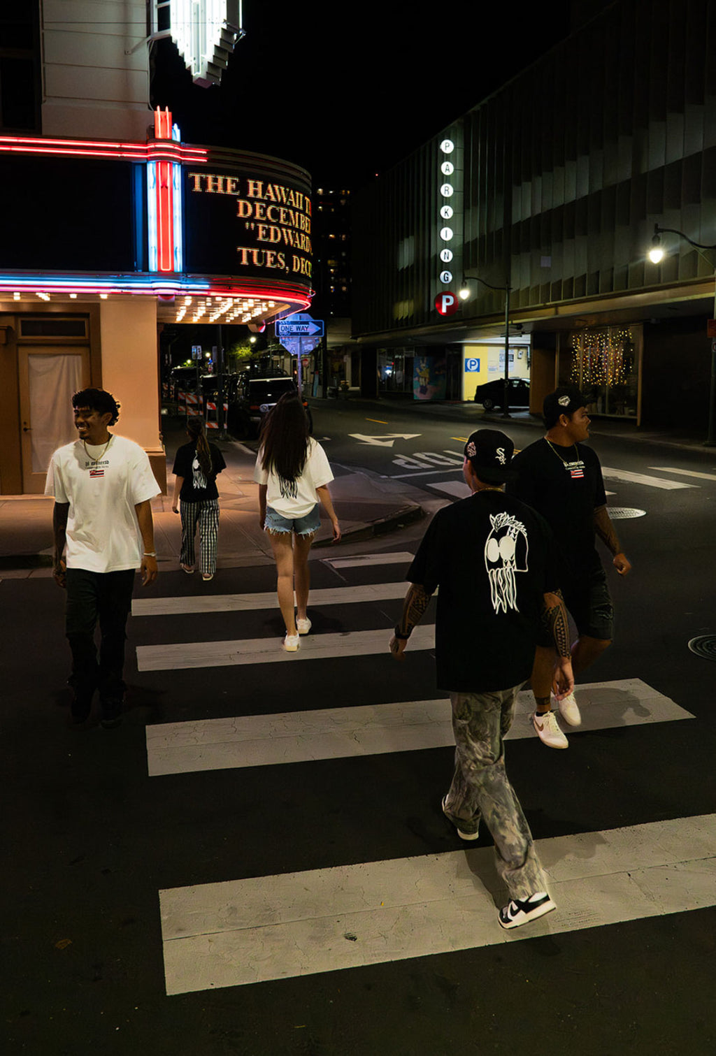 'Ekahi Black Oversized T-Shirt